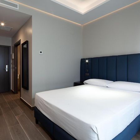Leflet Sanlucar Hotel Sanlúcar la Mayor Buitenkant foto