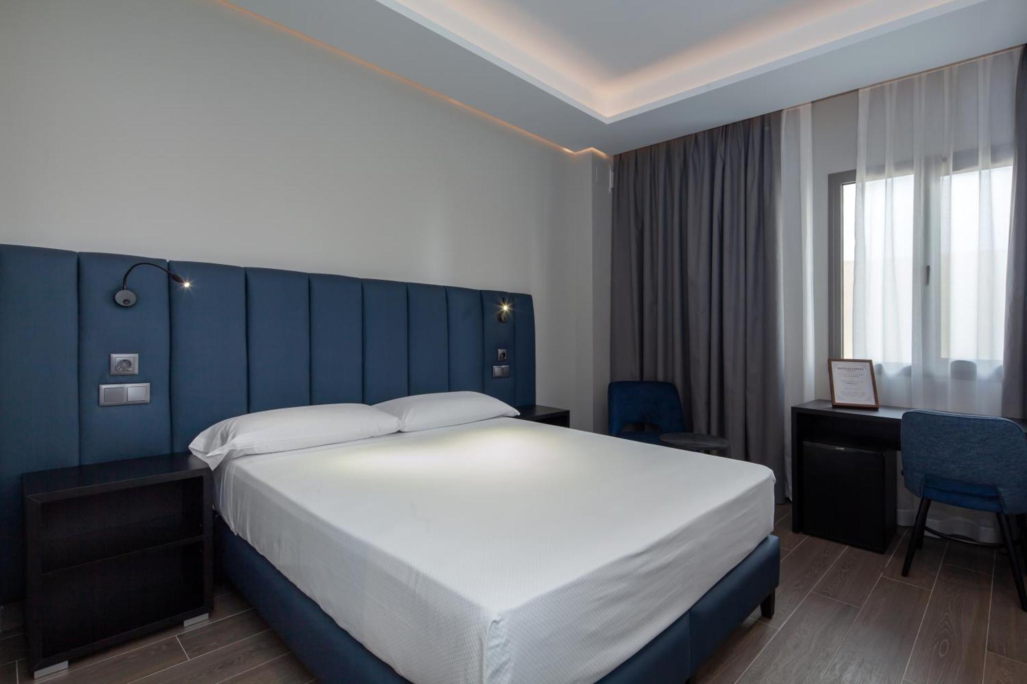 Leflet Sanlucar Hotel Sanlúcar la Mayor Buitenkant foto