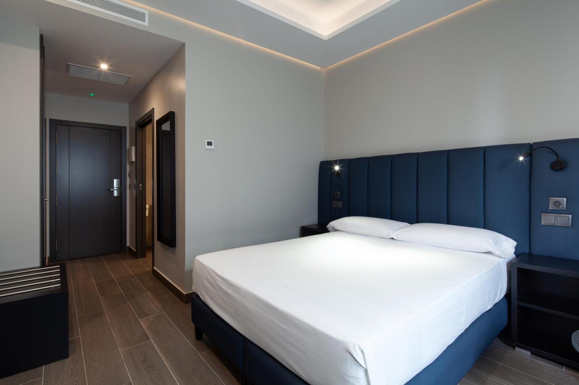 Leflet Sanlucar Hotel Sanlúcar la Mayor Buitenkant foto