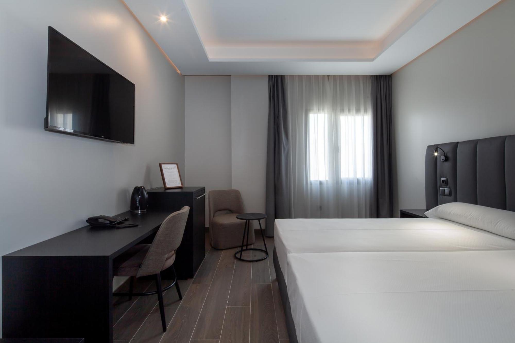 Leflet Sanlucar Hotel Sanlúcar la Mayor Buitenkant foto